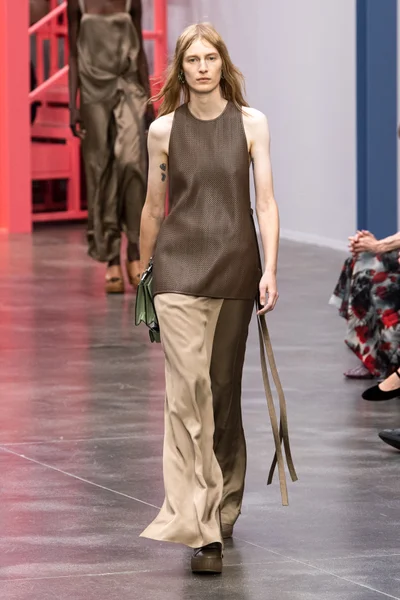 Look 23